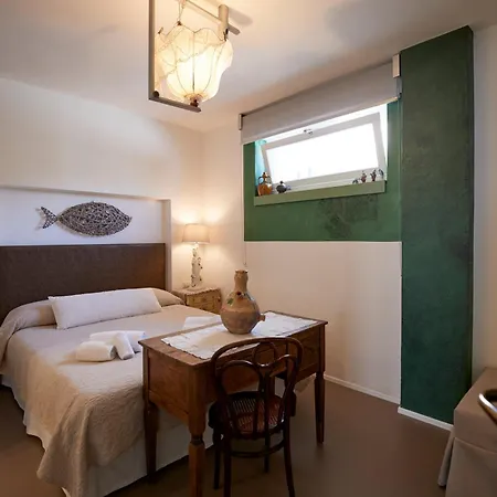 Alojamento de Acomodação e Pequeno-almoço Echi Di Puglia 4*