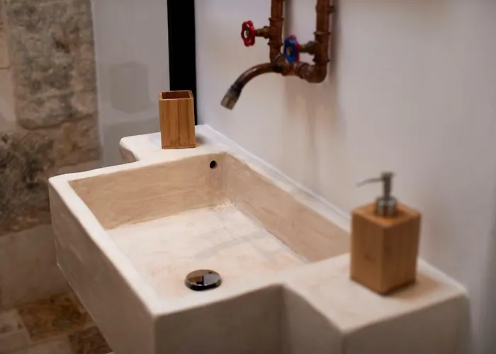 לינה וארוחת בוקר Echi Di Puglia 4*